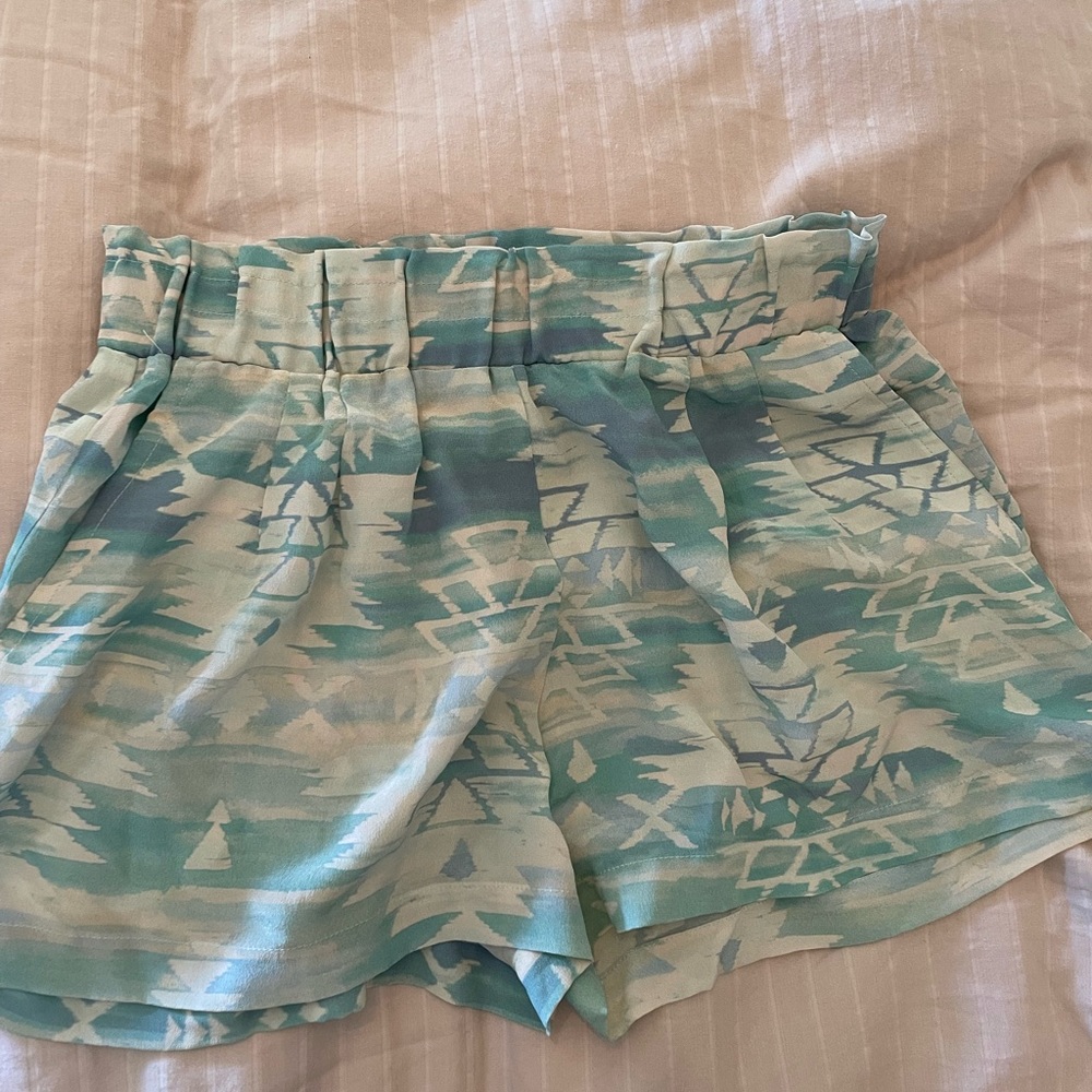 Silk Faherty Shorts Size Small